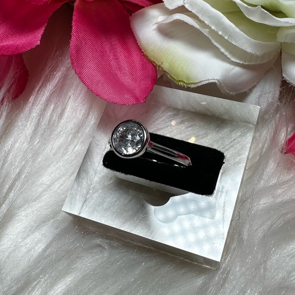 Inlaid Zirconia Diamond Set Ring NEW! - Picture 4 of 10